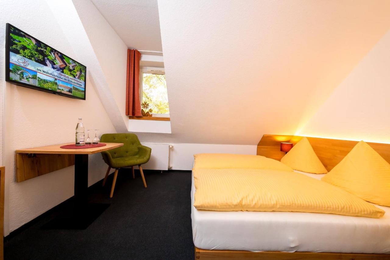 Wohlfuehlhotel Im Schlosspark - Self Checkin Willebadessen ภายนอก รูปภาพ
